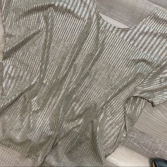Kim & Cami gold metallic ribbed flowy top 💖 - Picture 4 of 7